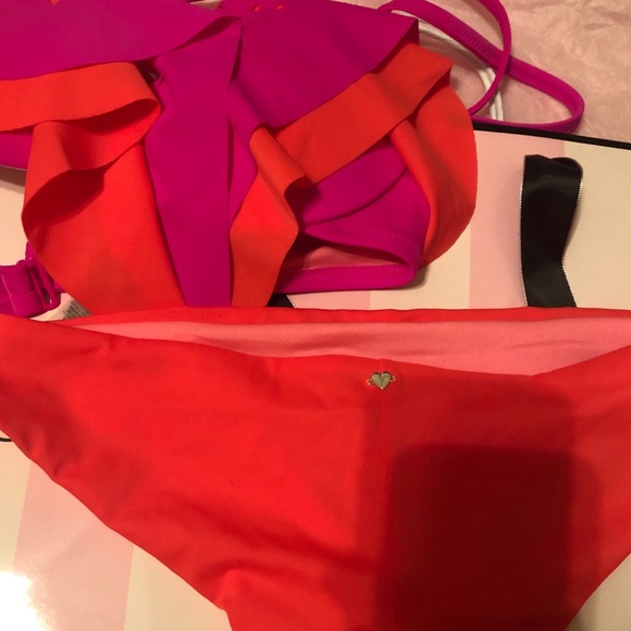 NWT VS PINK push-up flounce bikini - Picture 3 of 4